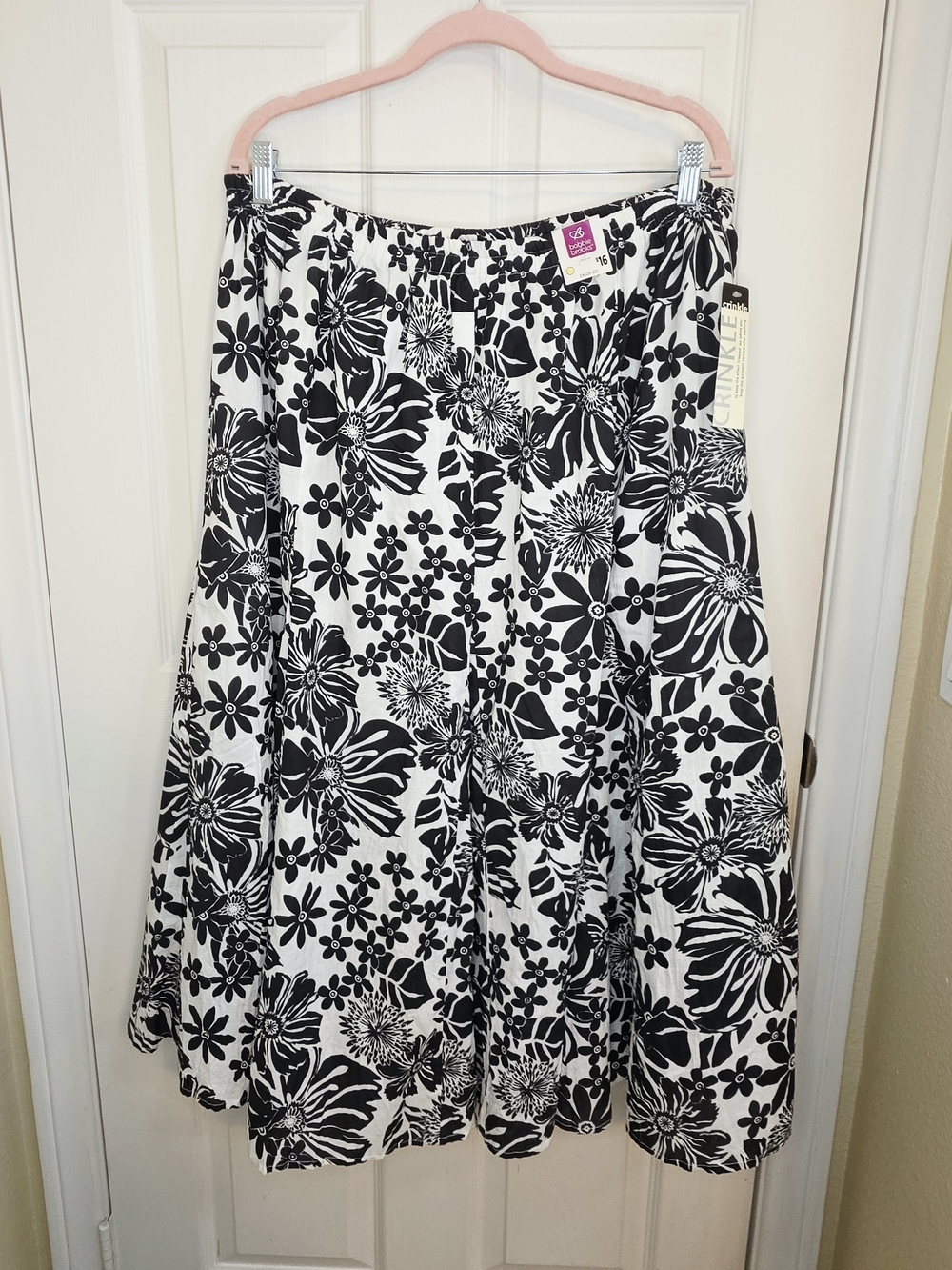 NWT Bobbie Brooks 2X Plus Black & White Crinkle Cotton Floral Midi Skirt